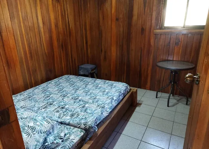 Tranquil 2-bedroom House Retreat Near S *